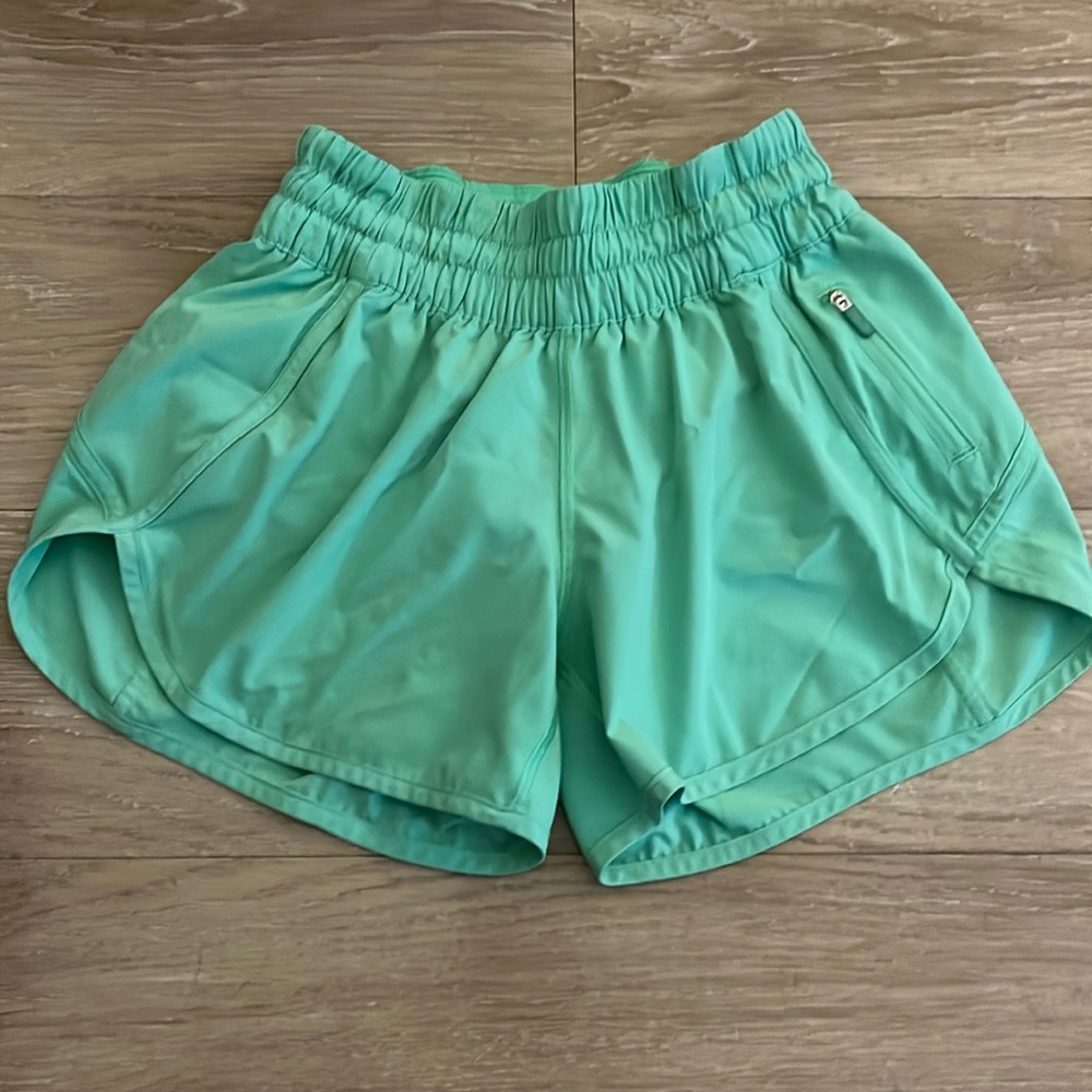 EUC Lululemon green running shorts size 4